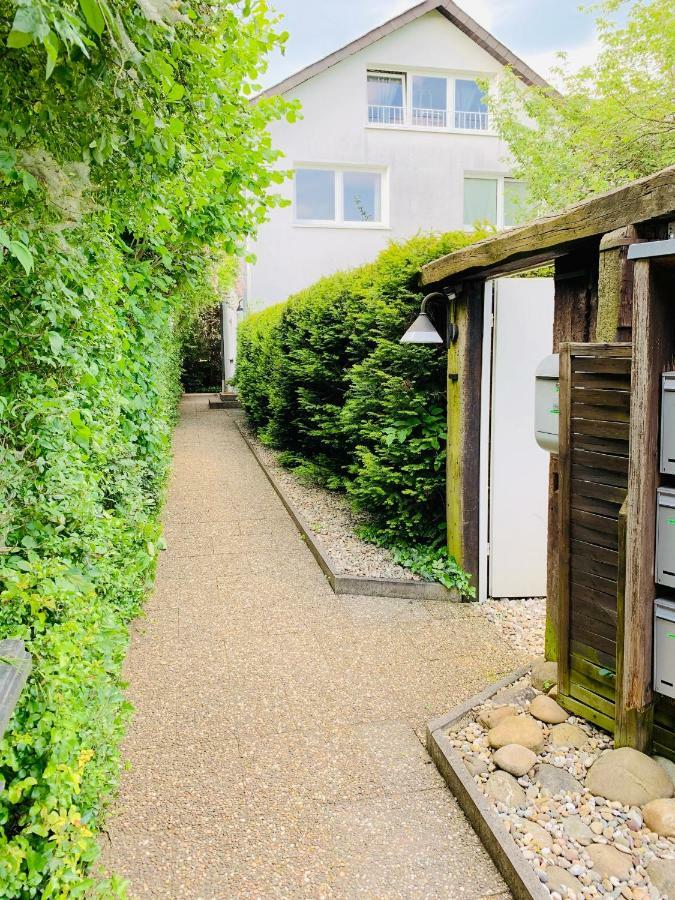 Direkte Uninaehe: Ferienwohnung Mit Grossem Doppelbett, Kuechenzeile Und Neu Renoviertem Badezimmer Homburg  Exteriér fotografie