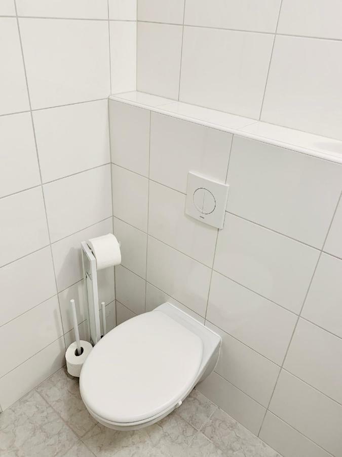 Direkte Uninaehe: Ferienwohnung Mit Grossem Doppelbett, Kuechenzeile Und Neu Renoviertem Badezimmer Homburg  Exteriér fotografie
