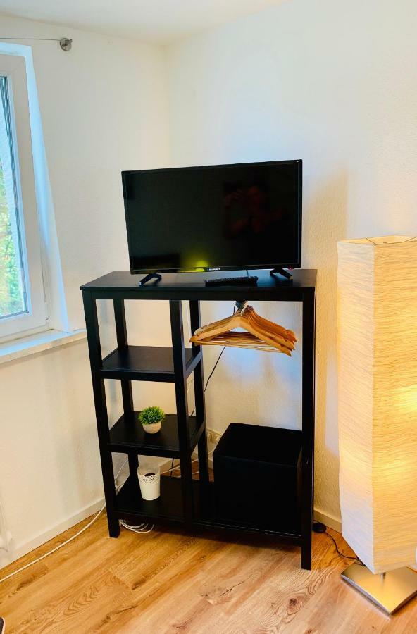 Direkte Uninaehe: Ferienwohnung Mit Grossem Doppelbett, Kuechenzeile Und Neu Renoviertem Badezimmer Homburg  Exteriér fotografie